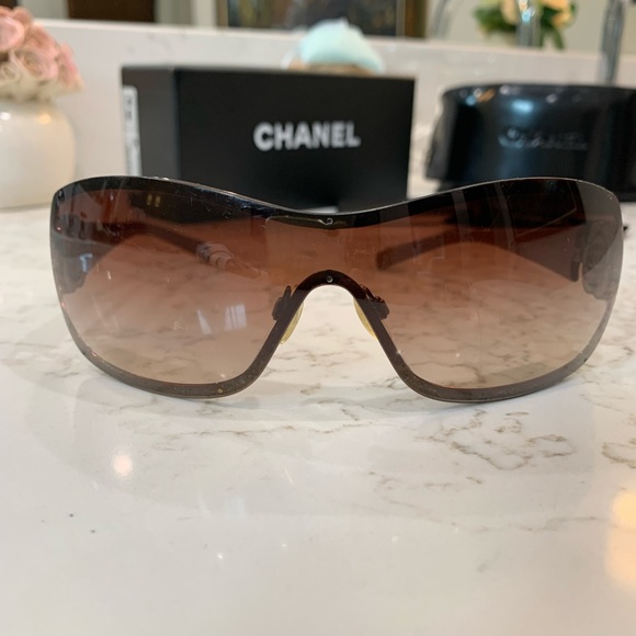 Chanel Camelia Vintage Sunglasses with original Box, Case etc. main image 7